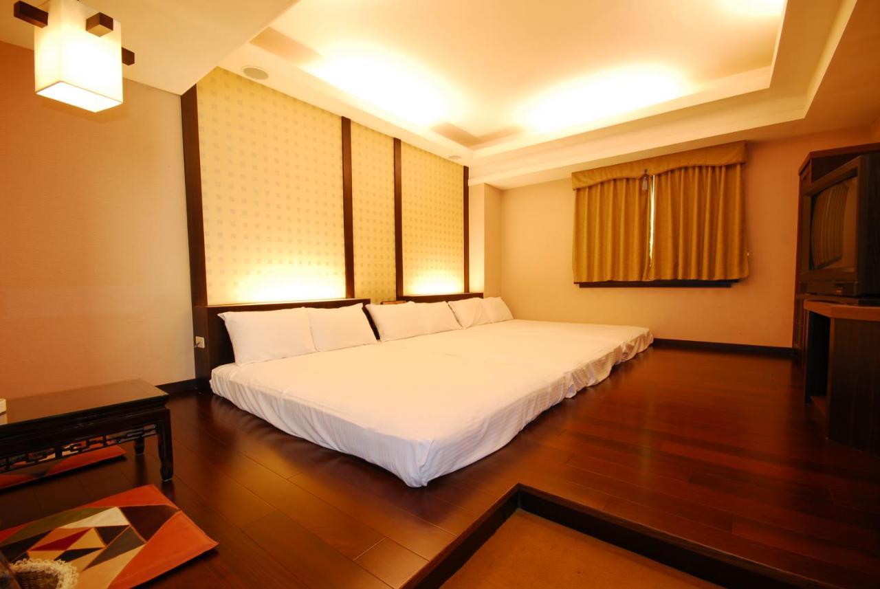 Karo Hotel Kaohsiung Esterno foto